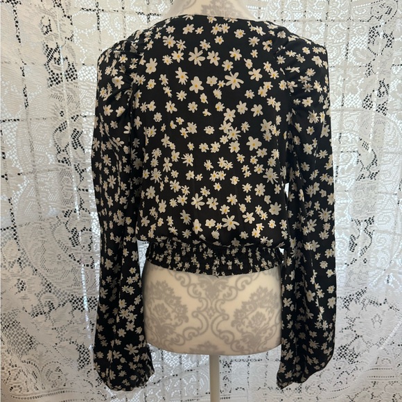 Topshop Long Sleeved Retro Floral Print Crop Top Women’s Size 6 - Picture 4 of 14
